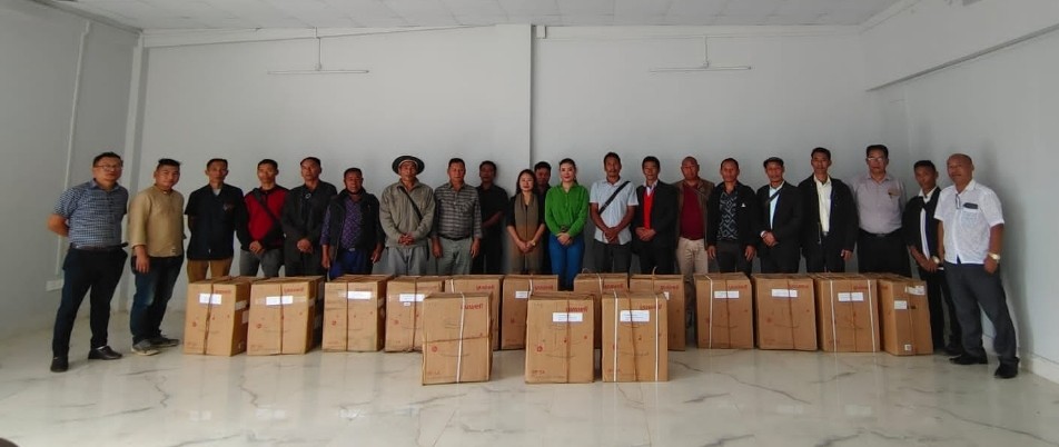 Imlibenla Wati Nienu, wife of MLA Kuzholuzo (Azo) Nienu distributes oxygen concentrator to 15 village council chairmen under 19th Phek assembly constituency on June 23. 